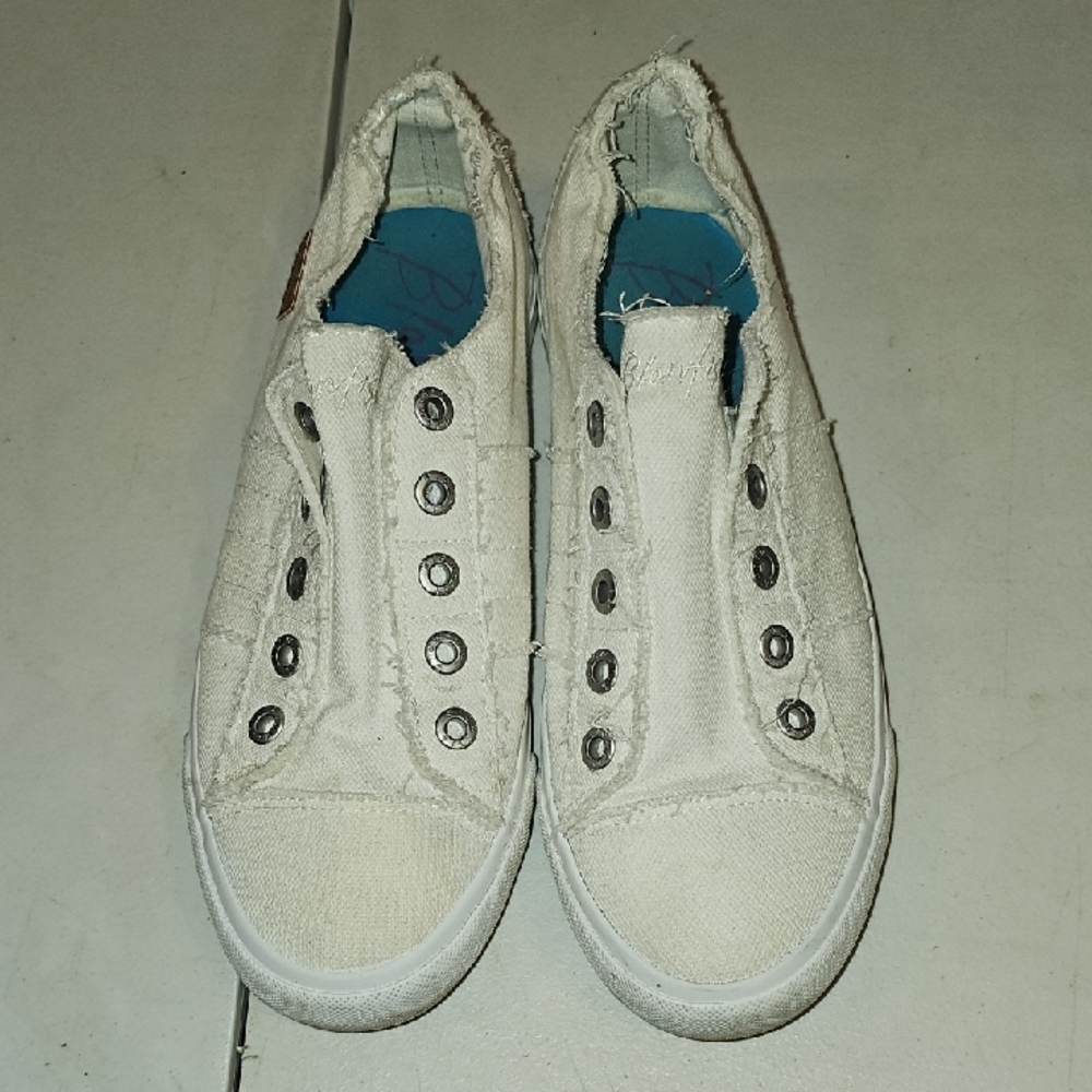 Blowfish Malibu Sz 10 White Preowned Flats. Womens